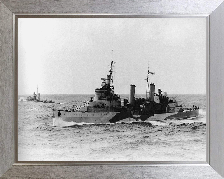 HMS Edinburgh (16) Royal Navy Town class light cruiser Photo Print or Framed Print - Hampshire Prints