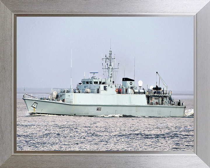 HMS Blyth M111 Royal Navy Sandown class minehunter Photo Print or Framed Print - Hampshire Prints