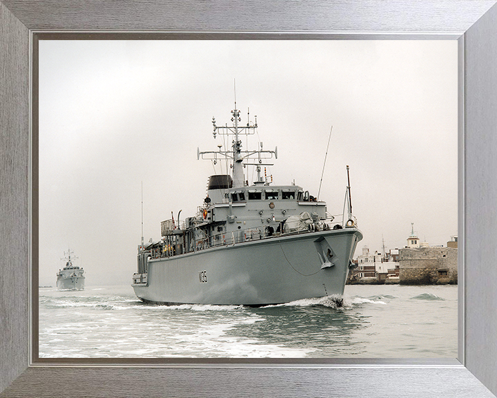 HMS Dulverton M35 Royal Navy Hunt class mine countermeasures vessel Photo Print or Framed Print - Hampshire Prints