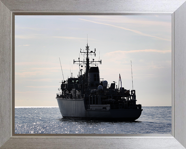 HMS Chiddingfold M37 Royal Navy Hunt Class Minesweeper Photo Print or Framed Print - Hampshire Prints