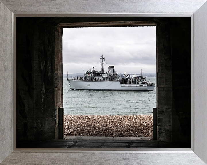 HMS Brocklesby M33 | Photo Print | Framed Print | Hunt Class | Mine Warfare Vessel | Royal Navy - Hampshire Prints