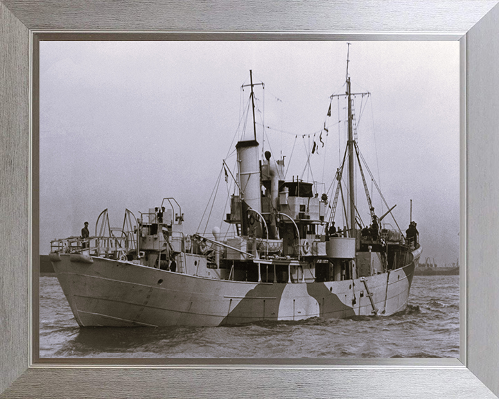 HMS Bream T306 Royal Navy Fish class anti submarine warfare trawler Photo Print or Framed Print - Hampshire Prints