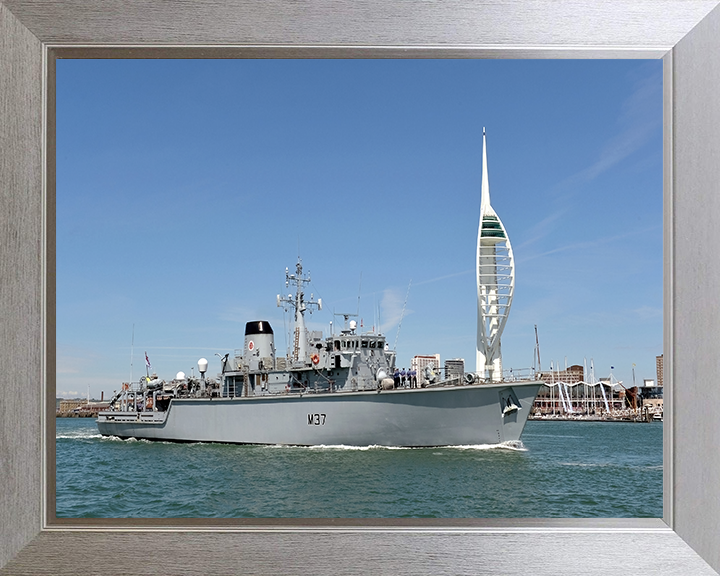 HMS Chiddingfold M37 Royal Navy Hunt Class Minesweeper Photo Print or Framed Print - Hampshire Prints