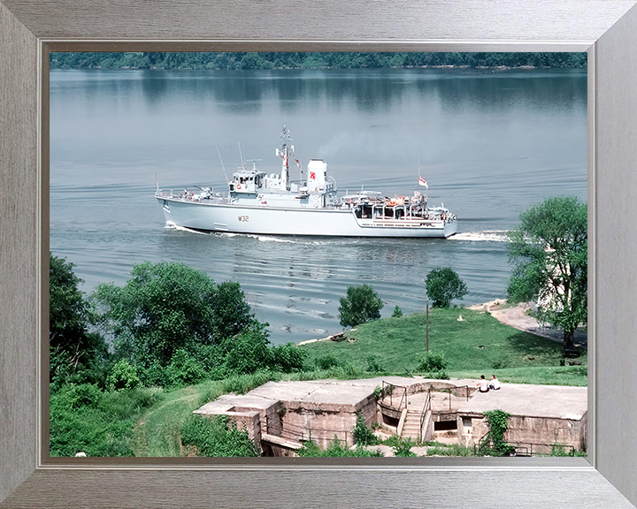 HMS Cottesmore M32 | Photo Print | Framed Print | Hunt Class | Mine Warfare Vessel | Royal Navy - Hampshire Prints