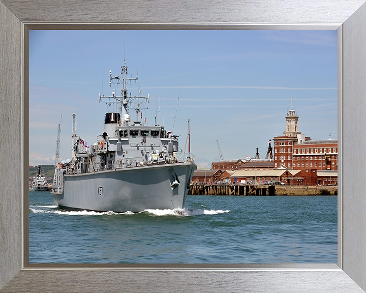 HMS Chiddingfold M37 | Photo Print | Framed Print | Hunt Class | Minehunter | Royal Navy - Hampshire Prints