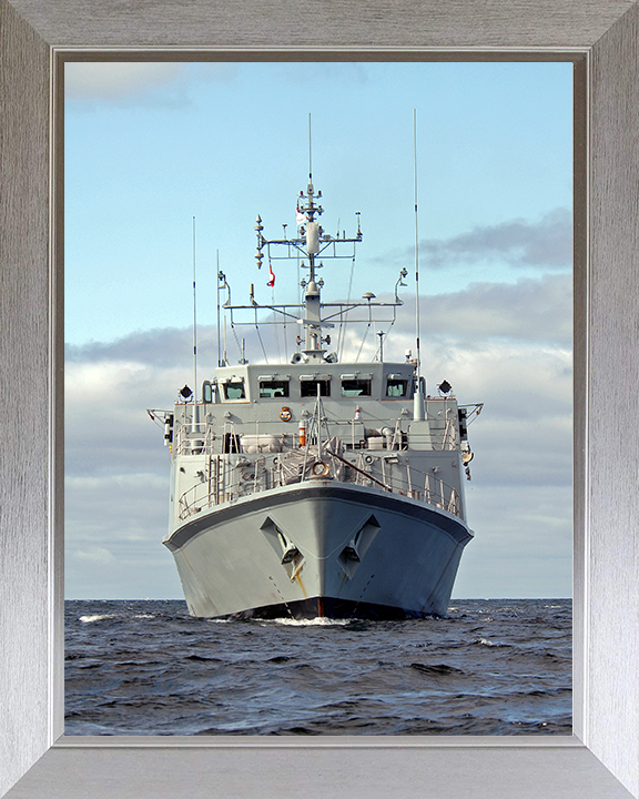 HMS Bangor M109 Royal Navy Sandown class minehunter Photo Print or Framed Print - Hampshire Prints