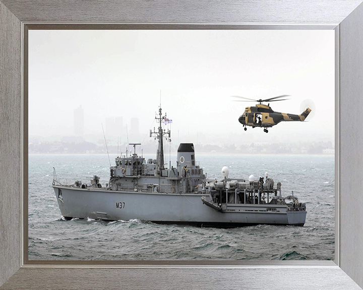 HMS Chiddingfold M37 Royal Navy Hunt Class Minesweeper Photo Print or Framed Print - Hampshire Prints