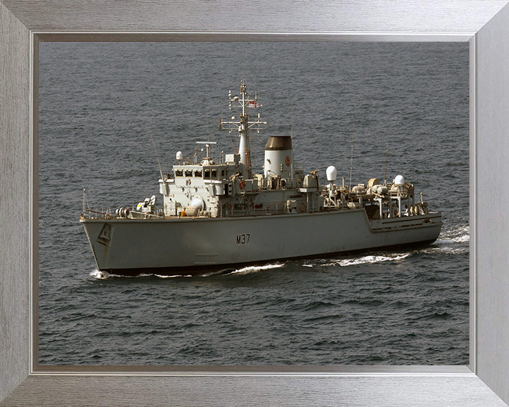 HMS Chiddingfold M37 Royal Navy Hunt Class Minesweeper Photo Print or Framed Print - Hampshire Prints