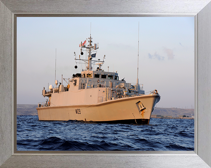 HMS Bangor M109 Royal Navy Sandown class minehunter Photo Print or Framed Print - Hampshire Prints