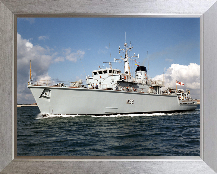 HMS Cottesmore M32 Royal Navy Hunt class mine countermeasures vessel Photo Print or Framed Print - Hampshire Prints