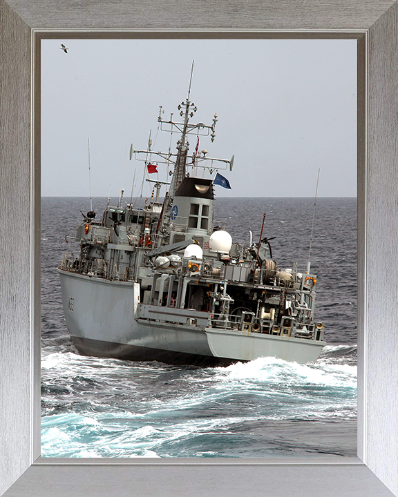 HMS Brocklesby M33 Royal Navy Hunt class Mine Counter Measures Vessel Photo Print or Framed Print - Hampshire Prints