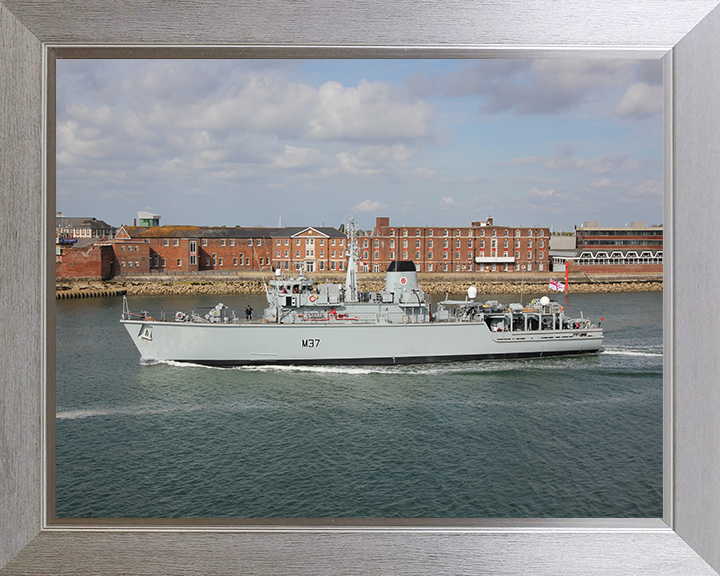 HMS Chiddingfold M37 Royal Navy Hunt Class Minesweeper Photo Print or Framed Print - Hampshire Prints