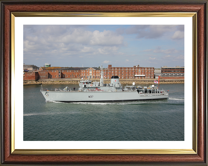 HMS Chiddingfold M37 Royal Navy Hunt Class Minesweeper Photo Print or Framed Print - Hampshire Prints