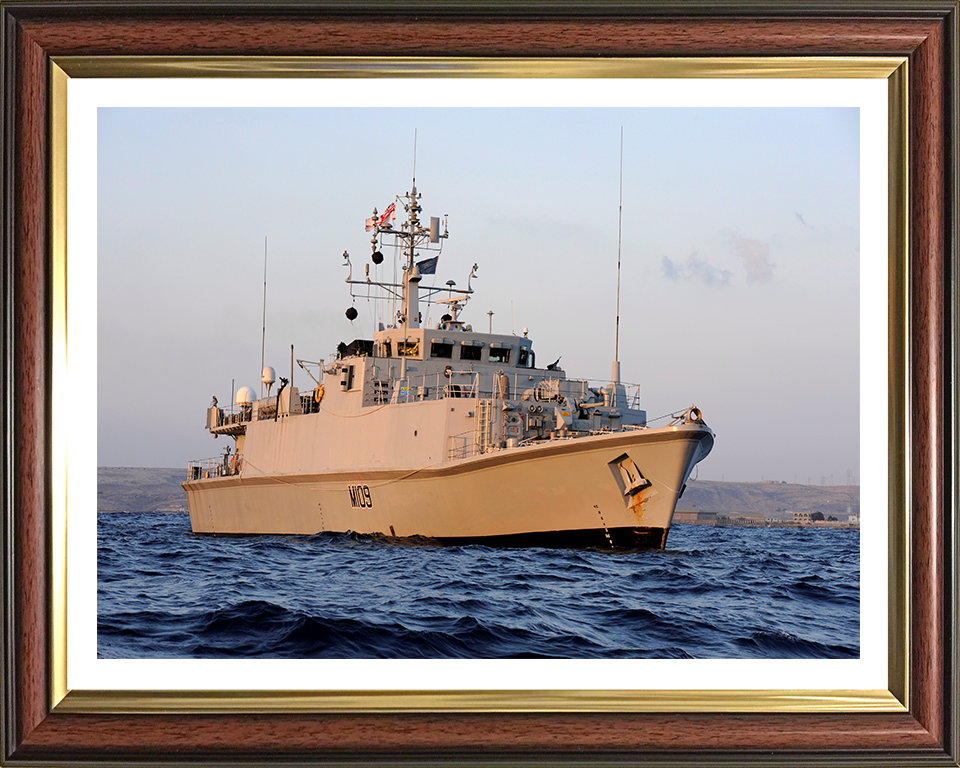 HMS Bangor M109 Royal Navy Sandown class minehunter Photo Print or Framed Print - Hampshire Prints