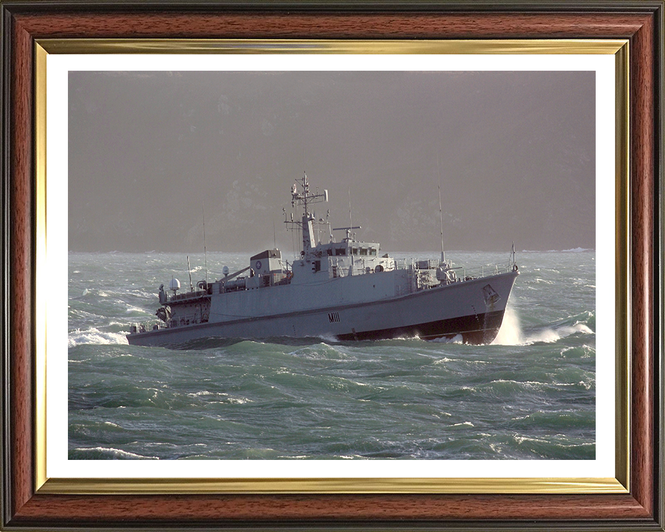 HMS Blyth M111 Royal Navy Sandown class minehunter Photo Print or Framed Print - Hampshire Prints