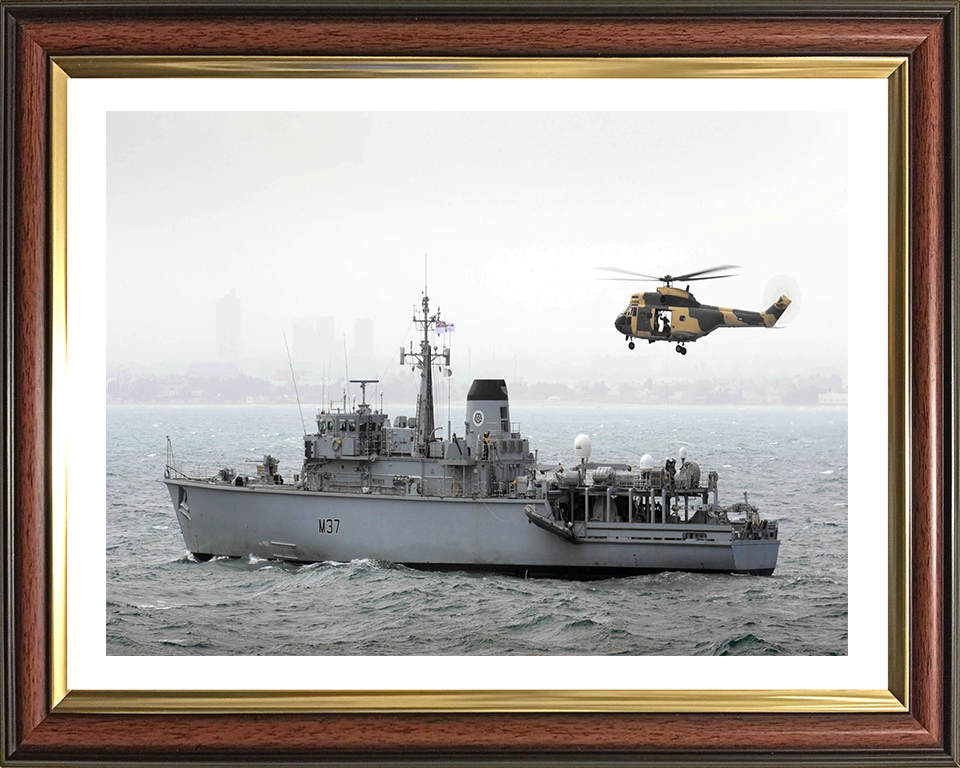 HMS Chiddingfold M37 Royal Navy Hunt Class Minesweeper Photo Print or Framed Print - Hampshire Prints