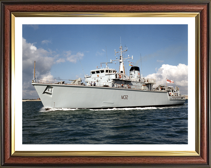 HMS Cottesmore M32 Royal Navy Hunt class mine countermeasures vessel Photo Print or Framed Print - Hampshire Prints