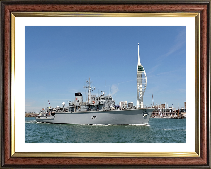 HMS Chiddingfold M37 Royal Navy Hunt Class Minesweeper Photo Print or Framed Print - Hampshire Prints