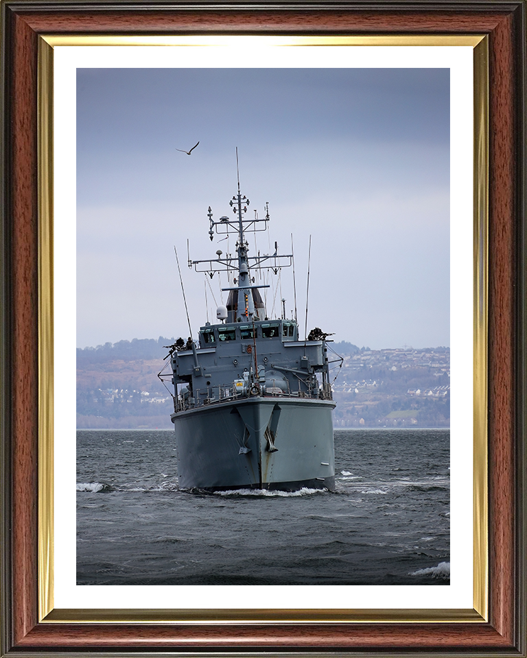 HMS Brocklesby M33 | Photo Print | Framed Print | Hunt Class | Mine Warfare Vessel | Royal Navy - Hampshire Prints