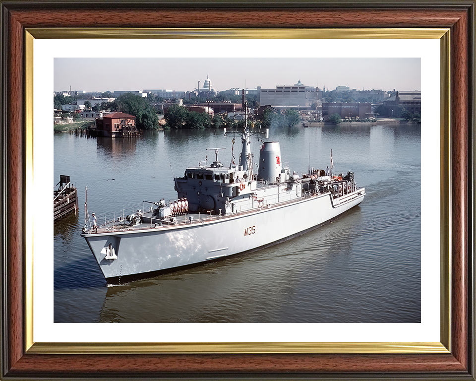 HMS Dulverton M35 | Photo Print | Framed Print | Hunt Class | Mine Warfare Vessel | Royal Navy - Hampshire Prints