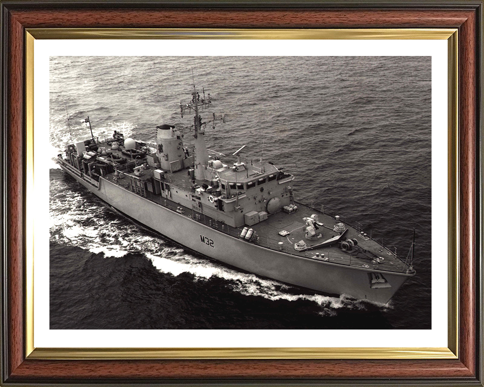 HMS Cottesmore M32 Royal Navy Hunt class mine countermeasures vessel Photo Print or Framed Print - Hampshire Prints