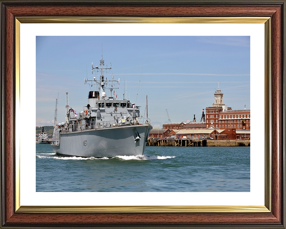 HMS Chiddingfold M37 | Photo Print | Framed Print | Hunt Class | Minehunter | Royal Navy - Hampshire Prints