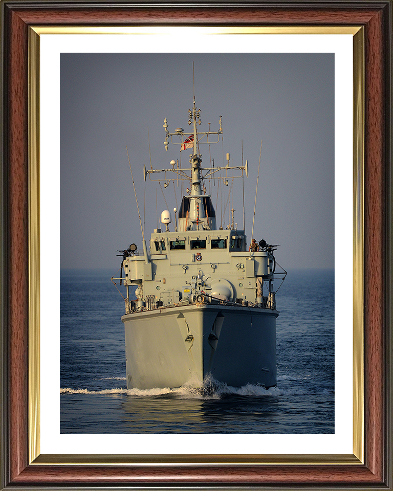 HMS Chiddingfold M37 Royal Navy Hunt Class Minesweeper Photo Print or Framed Print - Hampshire Prints