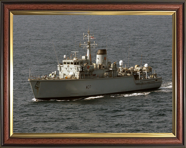 HMS Chiddingfold M37 Royal Navy Hunt Class Minesweeper Photo Print or Framed Print - Hampshire Prints