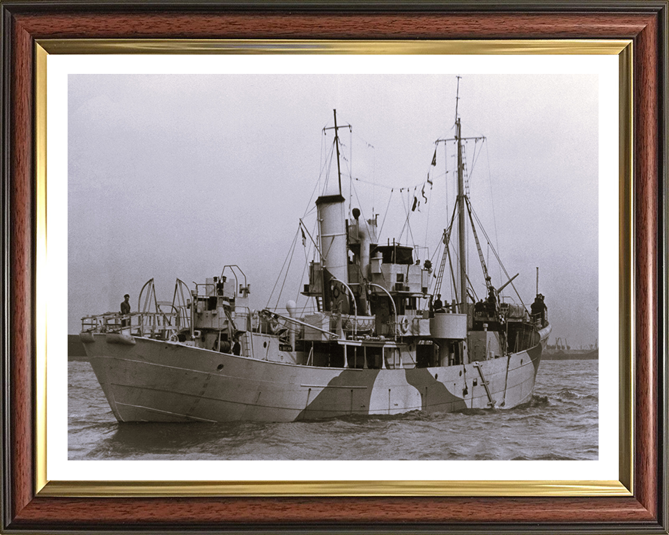 HMS Bream T306 Royal Navy Fish class anti submarine warfare trawler Photo Print or Framed Print - Hampshire Prints