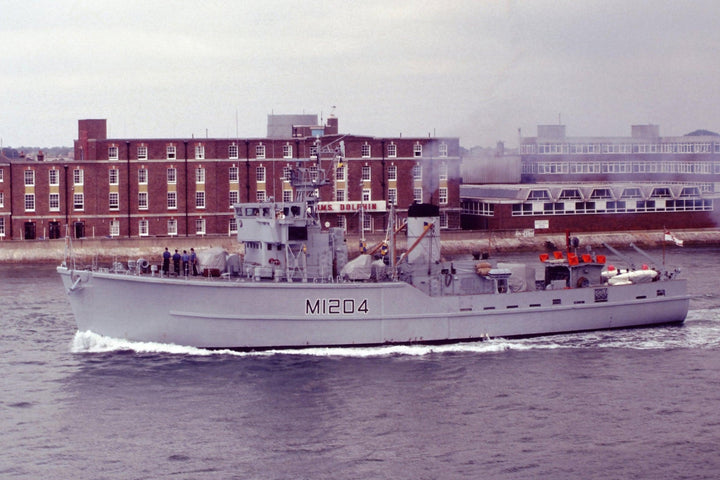 HMS Stubbington M1204 | Photo Print | Framed Print | Ton Class | Minesweeper | Royal Navy - Hampshire Prints