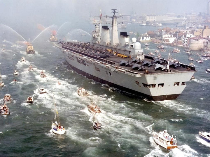 HMS Invincible R05 | Photo Print | Framed Print | Invincible Class | Aircraft Carrier | Royal Navy - Hampshire Prints