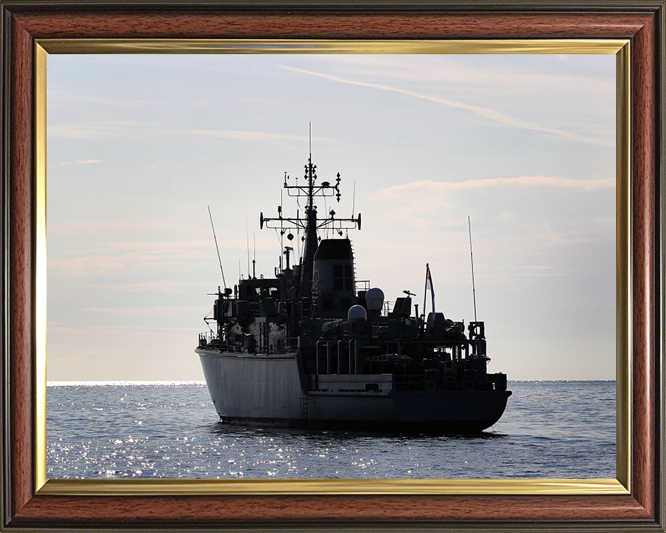 HMS Chiddingfold M37 Royal Navy Hunt Class Minesweeper Photo Print or Framed Print - Hampshire Prints