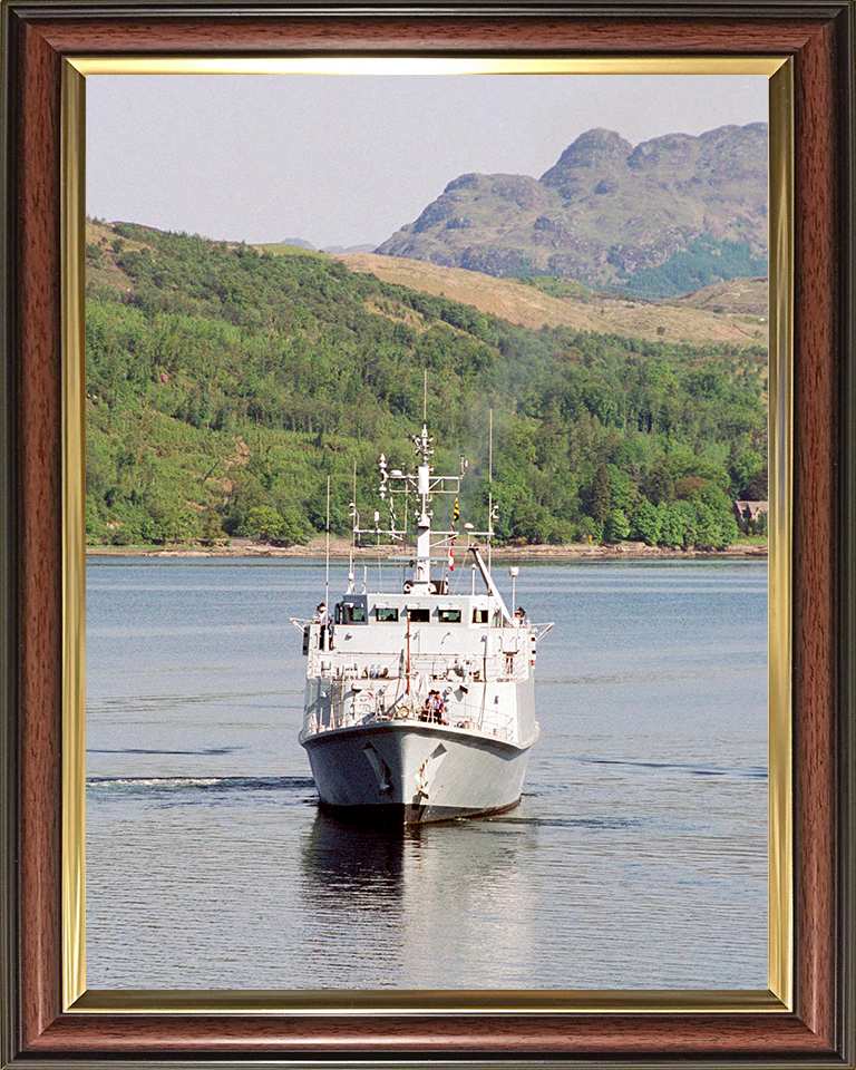 HMS Blyth M111 Royal Navy Sandown class minehunter Photo Print or Framed Print - Hampshire Prints