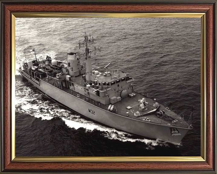 HMS Cottesmore M32 Royal Navy Hunt class mine countermeasures vessel Photo Print or Framed Print - Hampshire Prints