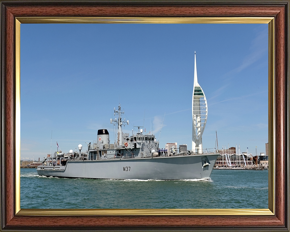 HMS Chiddingfold M37 Royal Navy Hunt Class Minesweeper Photo Print or Framed Print - Hampshire Prints