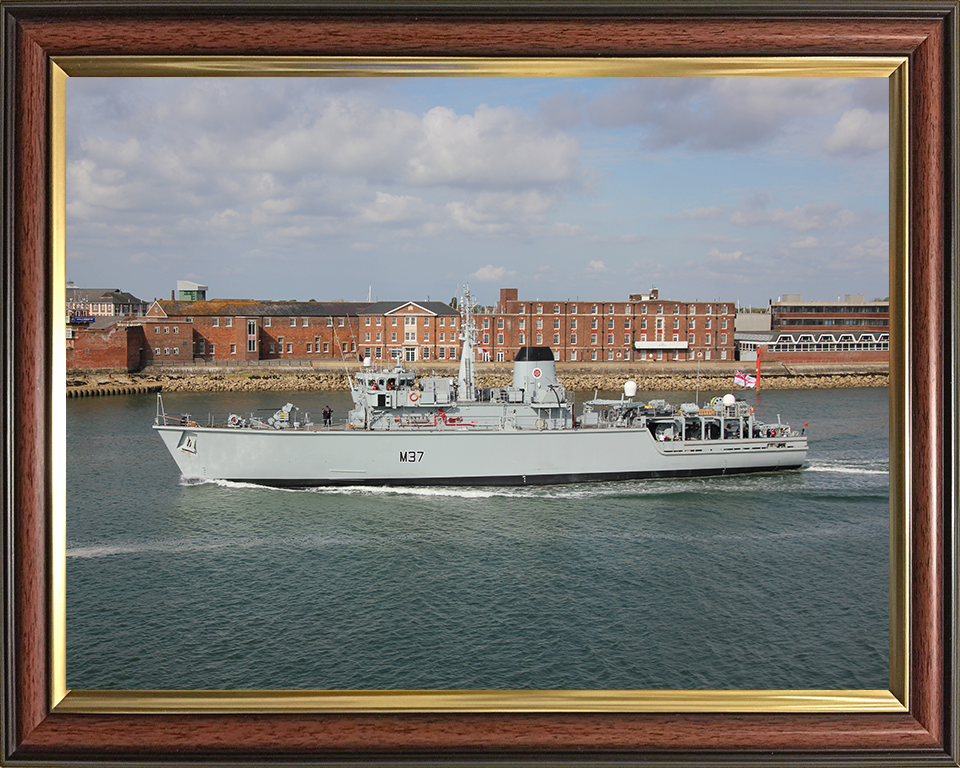 HMS Chiddingfold M37 Royal Navy Hunt Class Minesweeper Photo Print or Framed Print - Hampshire Prints