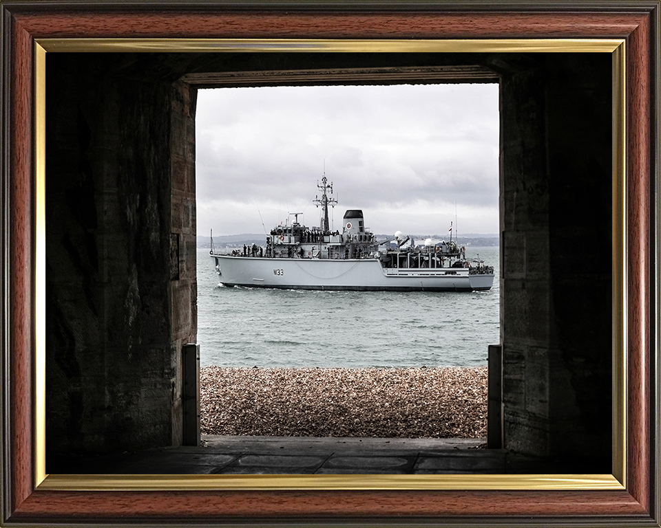 HMS Brocklesby M33 | Photo Print | Framed Print | Hunt Class | Mine Warfare Vessel | Royal Navy - Hampshire Prints