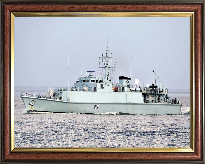 HMS Blyth M111 Royal Navy Sandown class minehunter Photo Print or Framed Print - Hampshire Prints