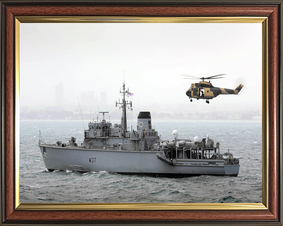 HMS Chiddingfold M37 Royal Navy Hunt Class Minesweeper Photo Print or Framed Print - Hampshire Prints