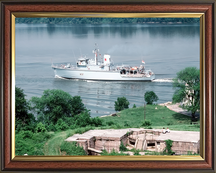 HMS Cottesmore M32 | Photo Print | Framed Print | Hunt Class | Mine Warfare Vessel | Royal Navy - Hampshire Prints