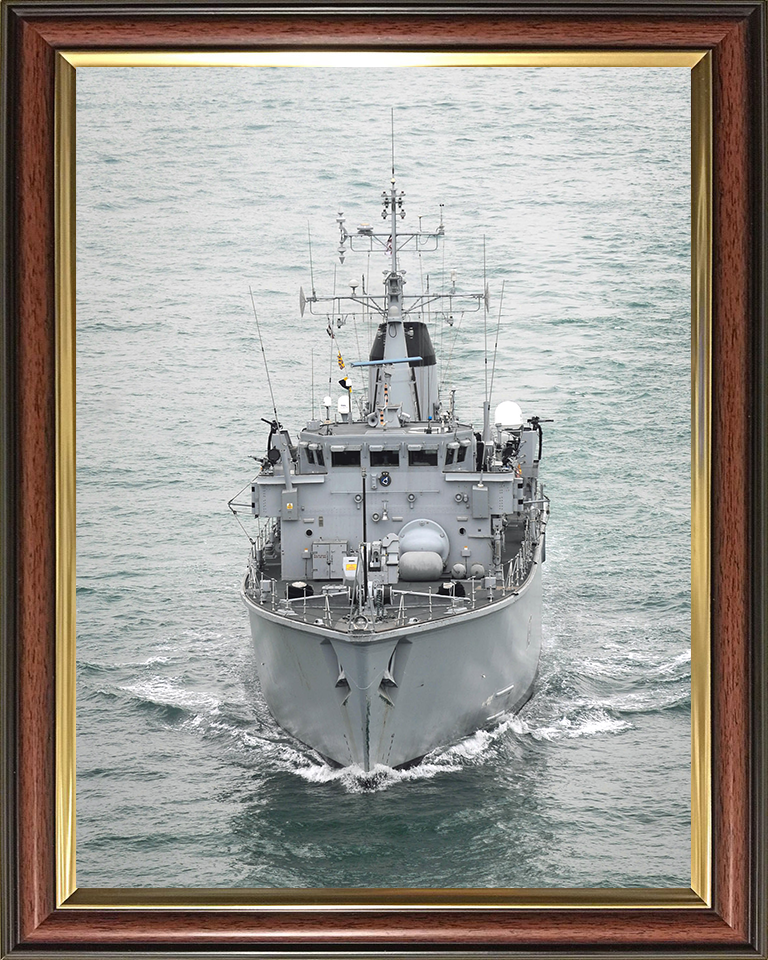 HMS Chiddingfold M37 Royal Navy Hunt Class Minesweeper Photo Print or Framed Print - Hampshire Prints