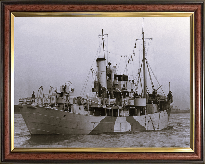 HMS Bream T306 Royal Navy Fish class anti submarine warfare trawler Photo Print or Framed Print - Hampshire Prints