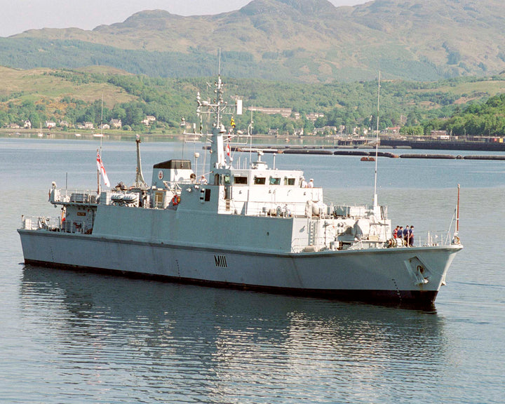 HMS Blyth M111 Royal Navy Sandown class minehunter Photo Print or Framed Print - Hampshire Prints