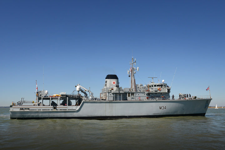 HMS Middleton M34 Royal Navy Hunt class mine countermeasures vessel Photo Print or Framed Print - Hampshire Prints